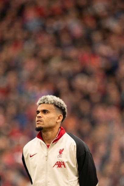 并在那里展 并在那里展